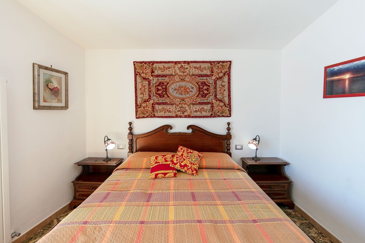 Camera da letto matrimoniale primo piano