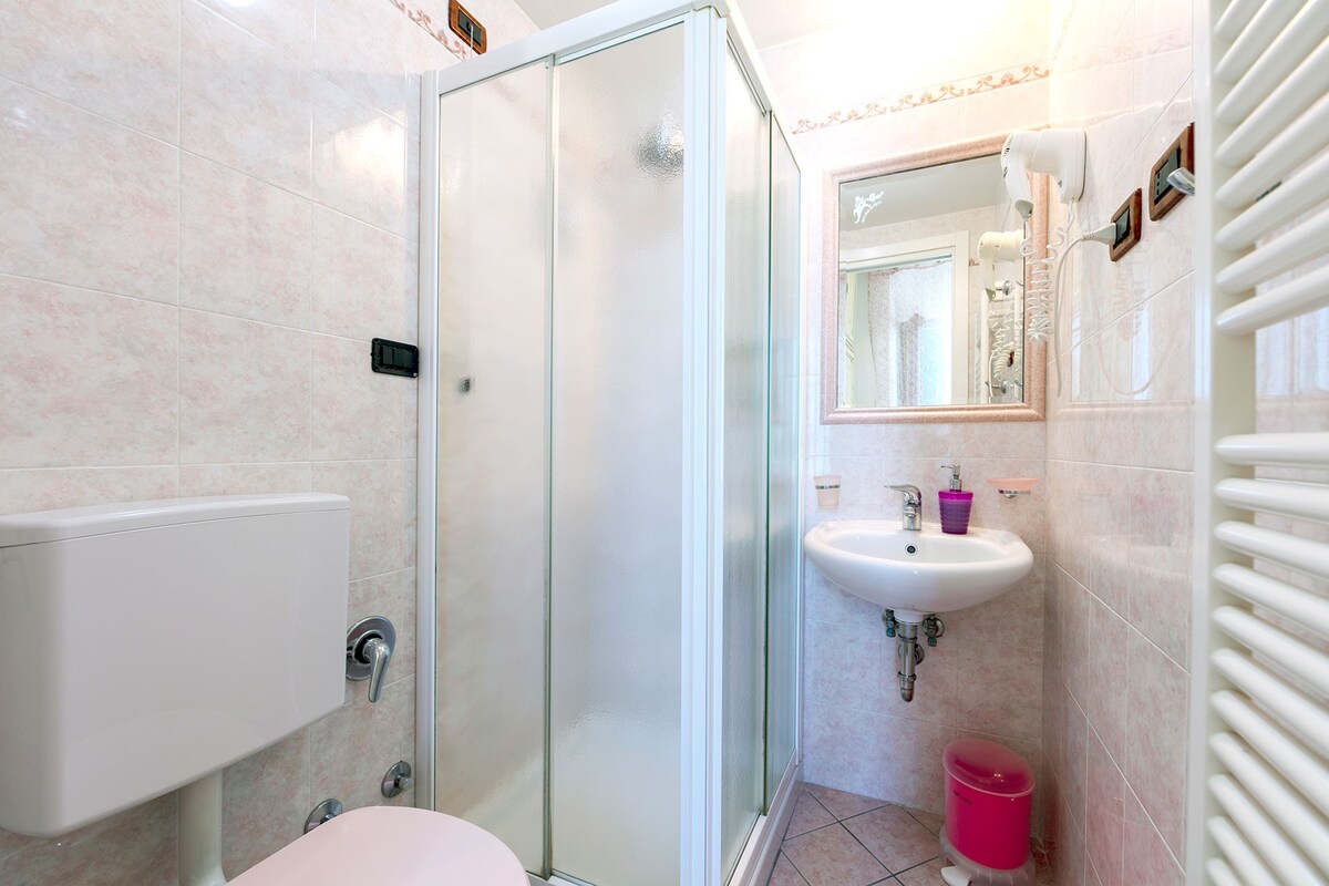 978d721b-3540-47e4-b34c-bcc4359c5ac3