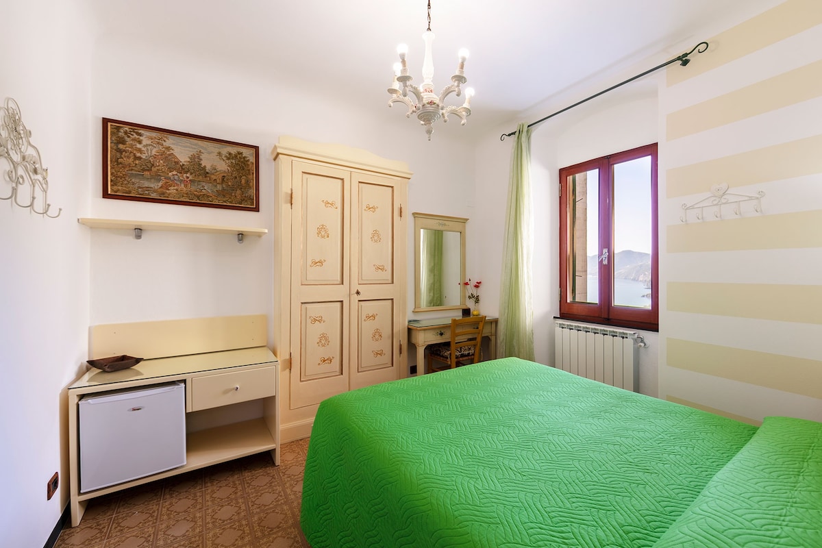 a27b16fc-2664-45a5-a04b-f52c94c15e5a