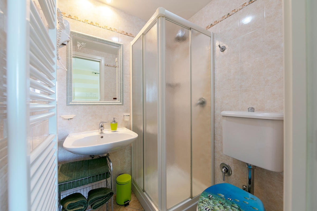 bf4e8386-58c1-491c-a13a-559ff436bdf1