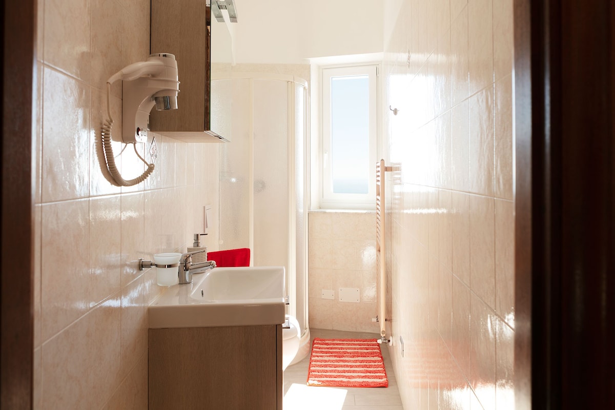 Bagno padronale primo piano